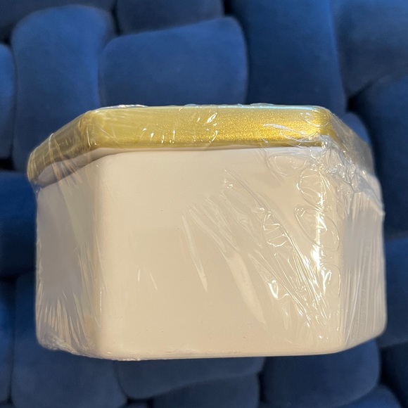 NWT Gold and White Bee Trinket Jewelry Accent Box - Picture 3 of 14